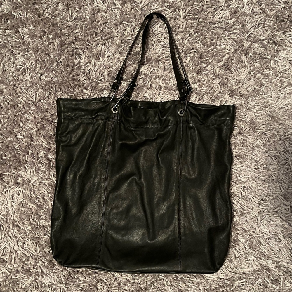 Authentic Burberry tote with dust bag. Like new condition. - Picture 5 of 15